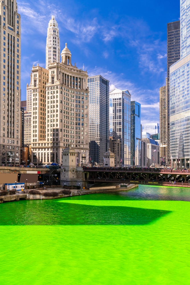 Chicago,Skylines,Building,Along,Green,Dyeing,River,Of,Chicago,River