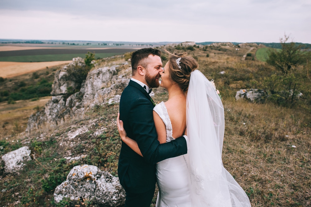 Portrait,Of,A,Girl,And,Couples,Looking,For,A,Wedding