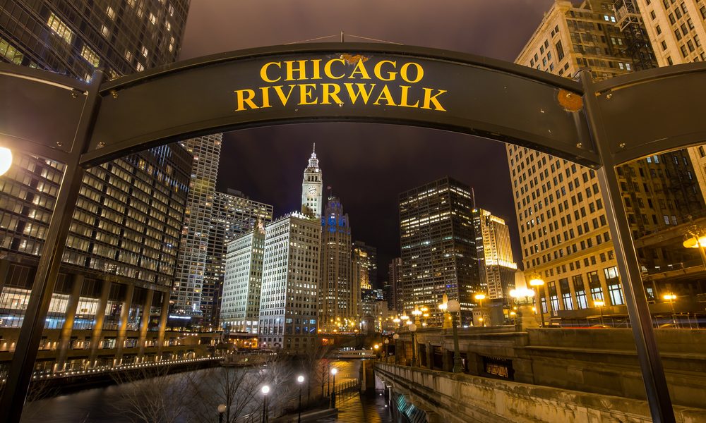 Chicago,Riverwalk,Sign,At,Twilight